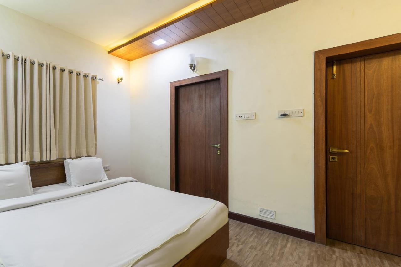 Capital O 47539Capital O Umbergaon Club Umargam Ngoại thất bức ảnh