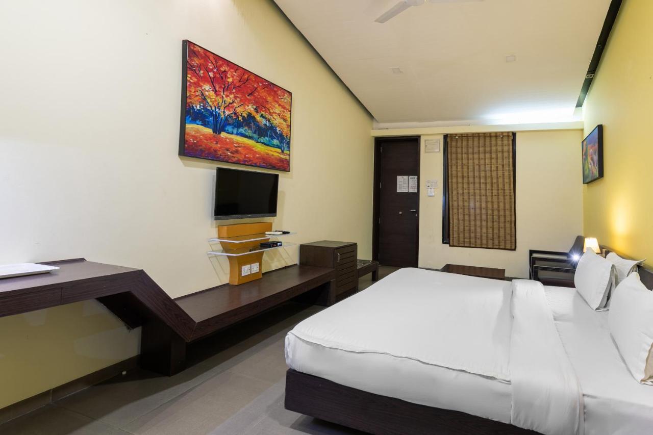 Capital O 47539Capital O Umbergaon Club Umargam Ngoại thất bức ảnh