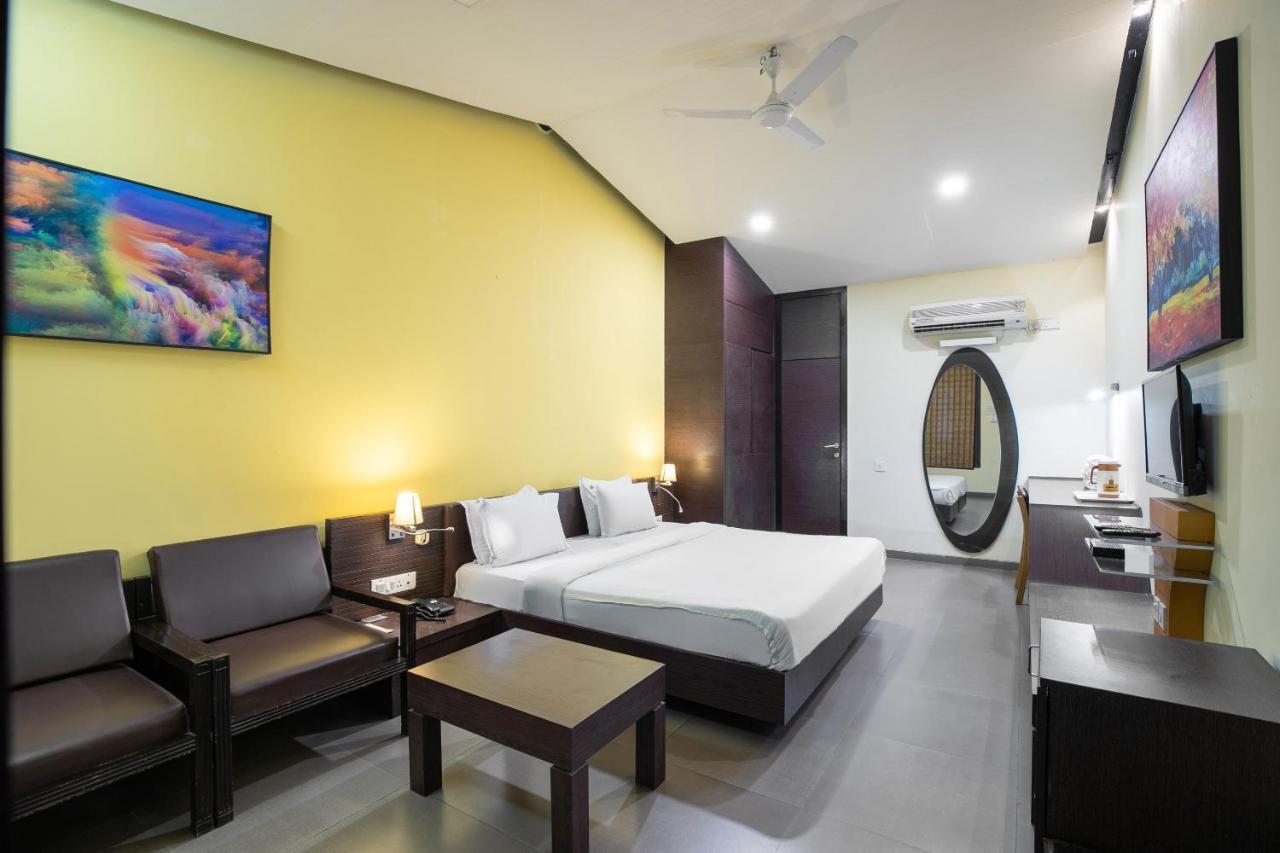 Capital O 47539Capital O Umbergaon Club Umargam Ngoại thất bức ảnh