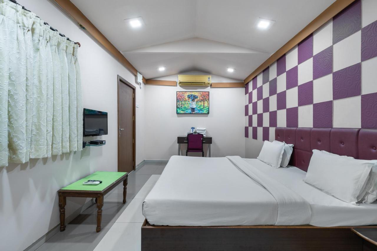 Capital O 47539Capital O Umbergaon Club Umargam Ngoại thất bức ảnh
